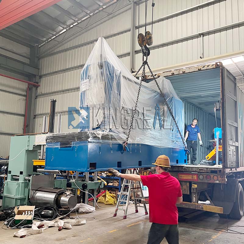 Meaisín slitting alúmanaim a seoladh chuig an Rúis